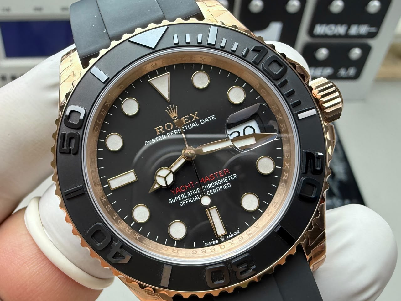 Rolex Yacht-Master 40 116655 Super Clone : Everose Gold Black Dial Oysterflex 40mm