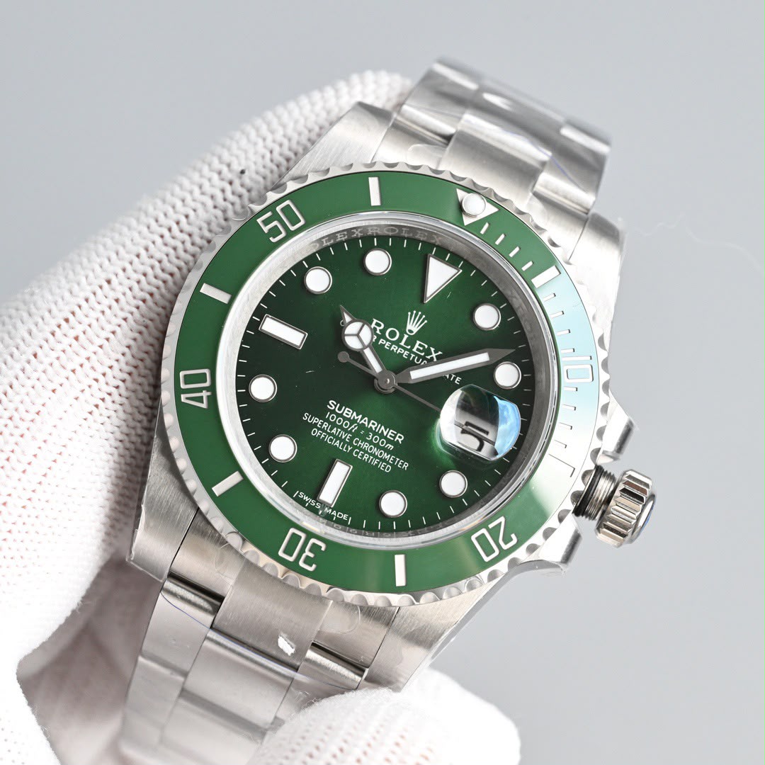 Rolex Submariner 116610LV Super Clone : Hulk Green Bezel Green Dial 40mm